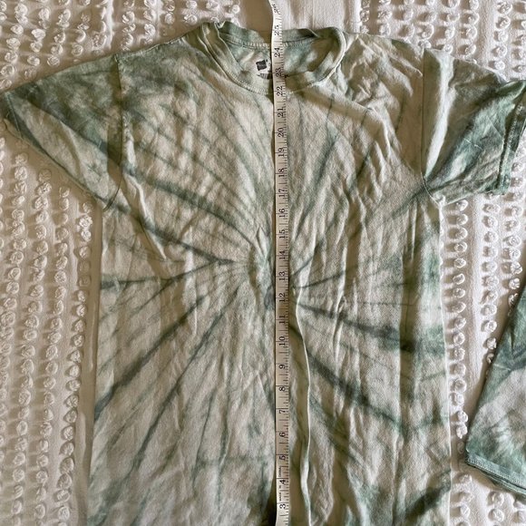 Amber Richele Green Tie Dye Crewneck Tee & Bike Shorts - Picture 4 of 4